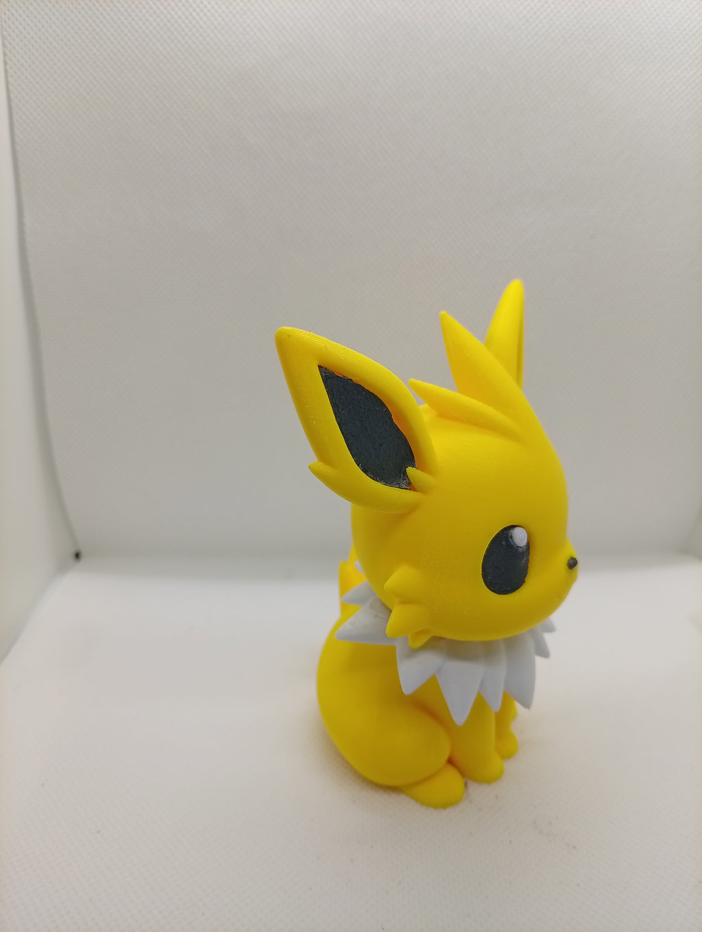Miniatura Jolteon - lateral esquerda