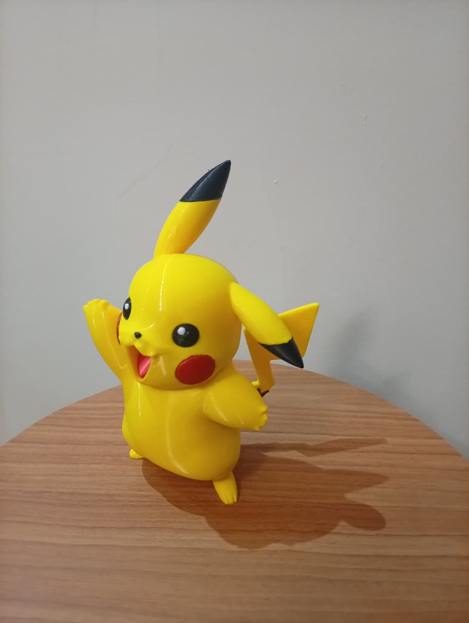 Pokemon Pikachu - Vista lateral