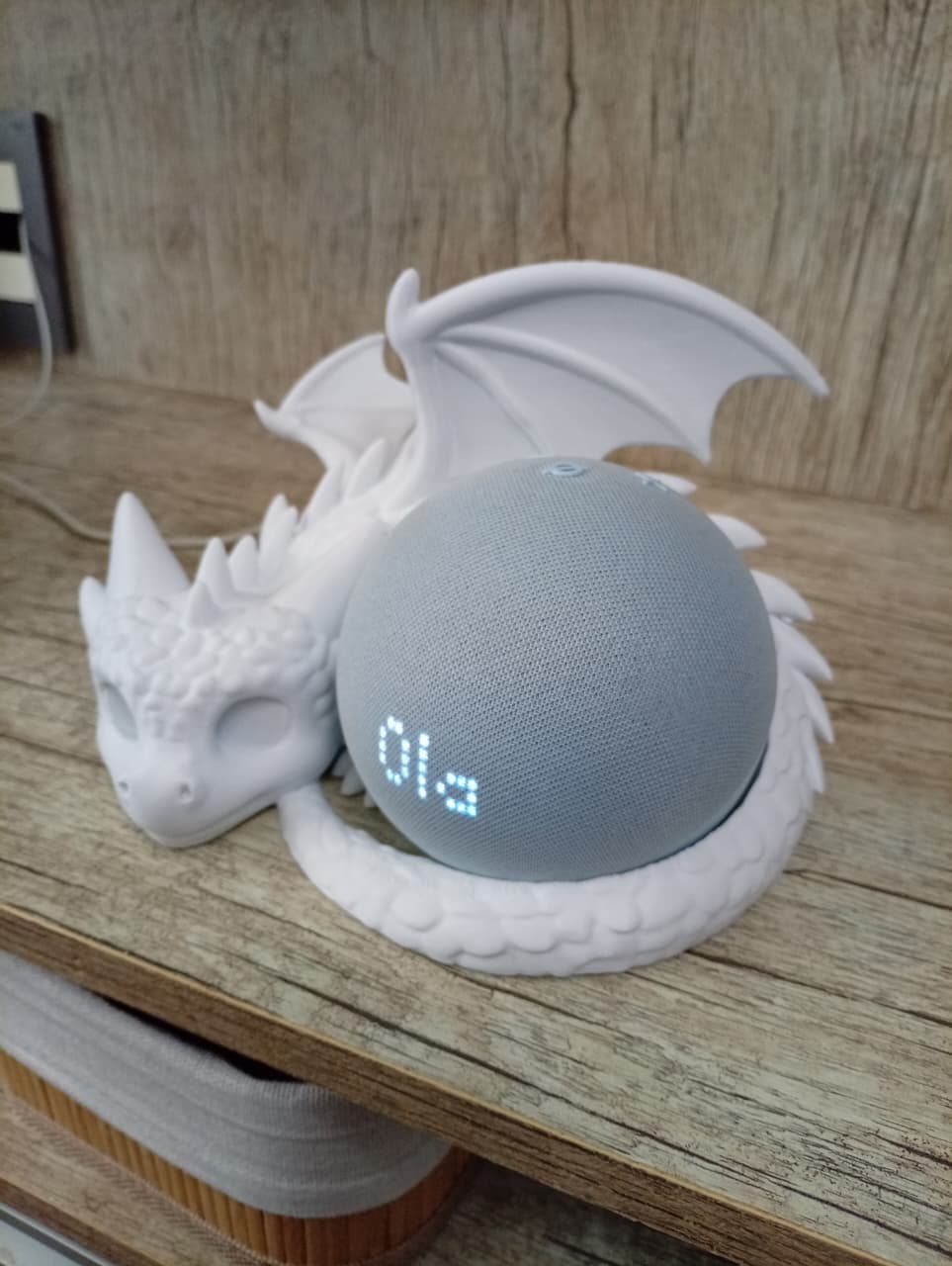 Suporte Dragão Alexa - Vista completa com luz